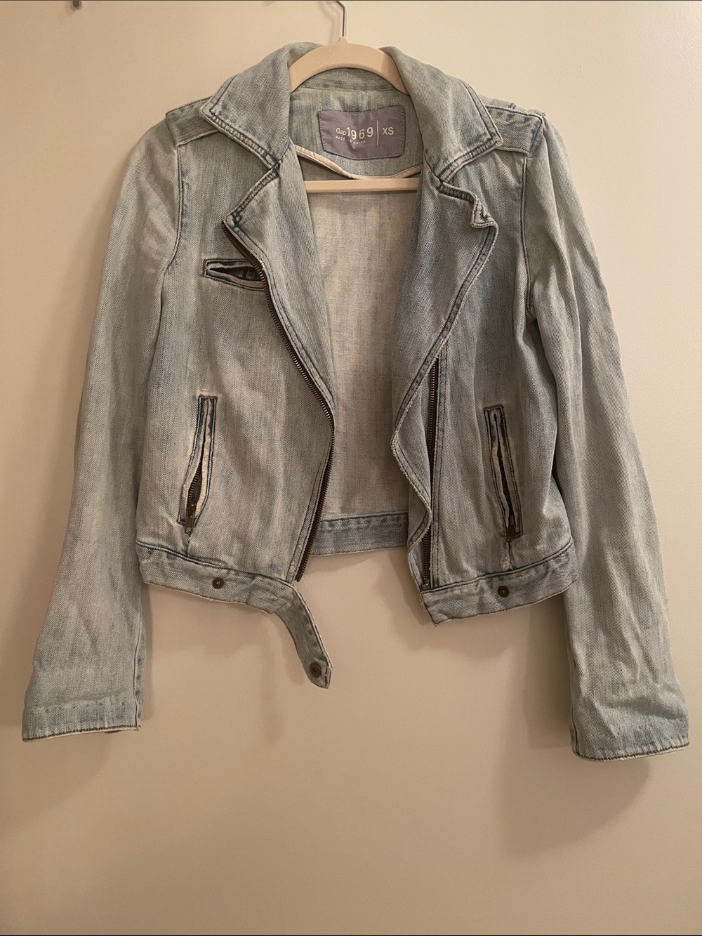 GAP 1969 Light Wash Denim Cropped Moto Jacket